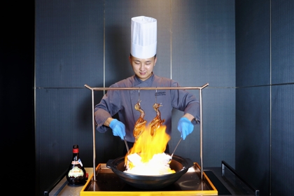 【周年推廣團】奢華美饌盛宴《國際品牌Le Méridien 酒店名廚現場製作～火焰脆皮乳鴿(每位半隻)》保證入住中山國際品牌 Le Méridien 酒店中山江門美食2天