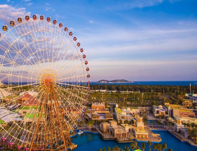 【5鑽】【假俾海南】海南島(幸福摩天輪、璀璨三角梅) 香港直航 5天純玩團  海昌夢幻不夜城~觀海摩天輪、海口灣雲洞圖書館、亞龍灣國際玫瑰谷、天涯海角、日月灣