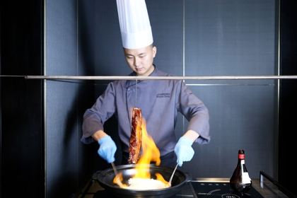 奢華美饌盛宴《國際品牌Le Méridien 酒店名廚現場製作～火焰蜜汁叉燒+龍蝦湯泡飯(位上)》保證入住中山國際品牌 Le Méridien 酒店(永安貴賓尊享辦理入住專櫃) 中山美食純玩2天團